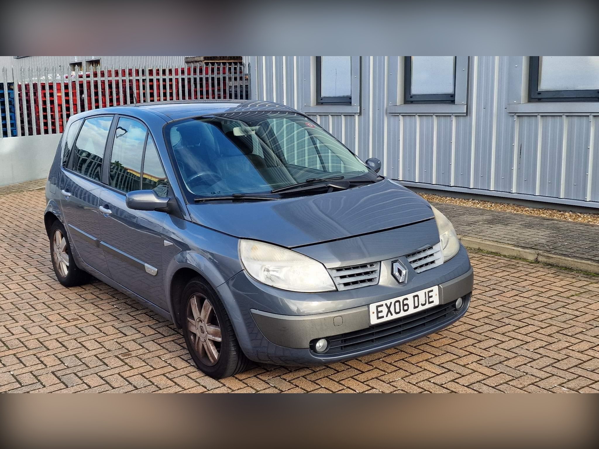 Used 2006 Renault Scenic 1.6 VVT Dynamique 5dr for sale in Hounslow