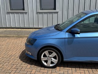 /photos/11442/62b118bd-2976-4880-998a-0f461e761158_i320x240.jpg